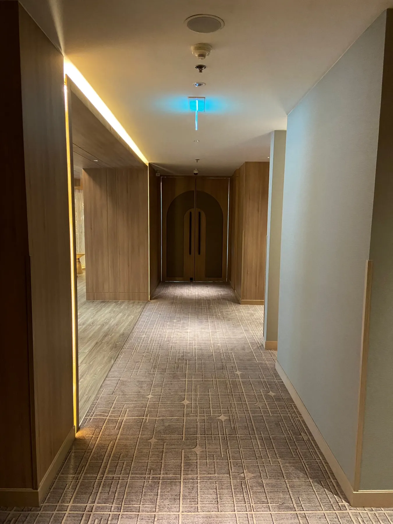 Maai Spa: the timber-lined corridor leading to the arched doors